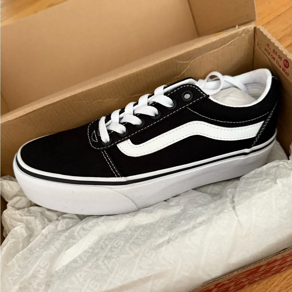 Vans Black and White Old Skool Sneakers Classic Design brand new - Picture 2 of 5